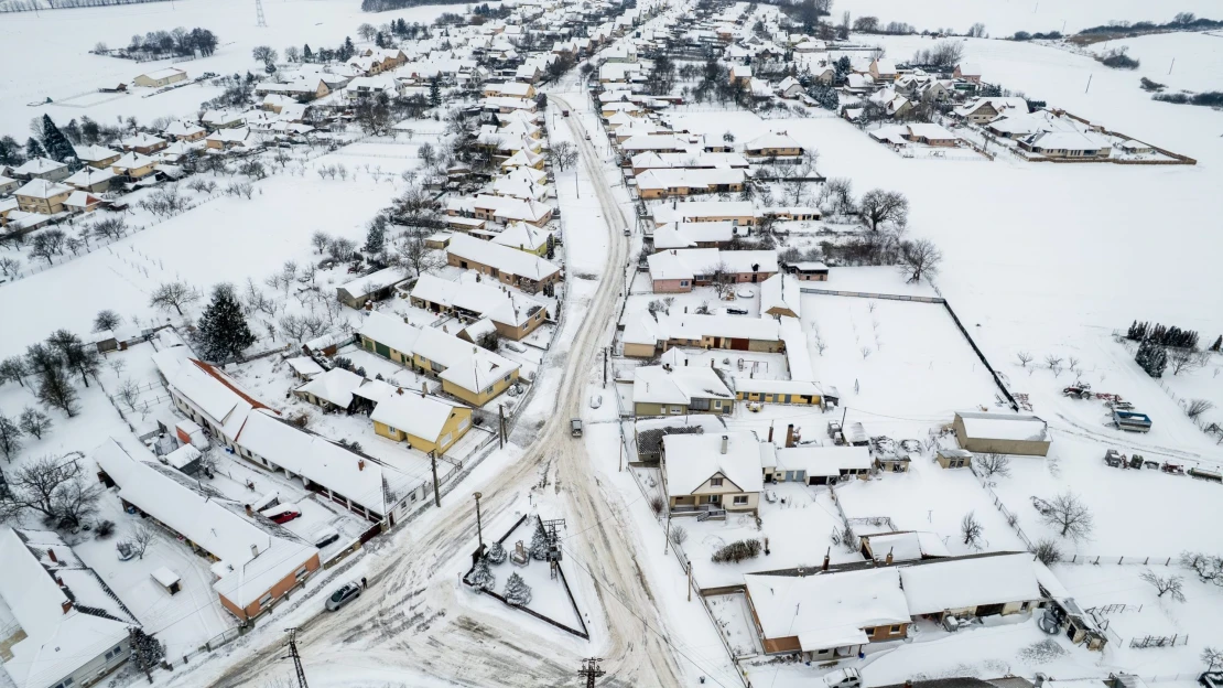 Futárok a hó fogságában: légy türelmes, a csomagod késni fog