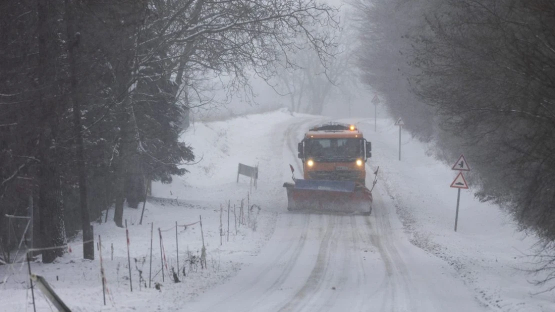 Hó alatt az ország – így döcög a közlekedés, közben Karácsony beszólt a Fidesznek