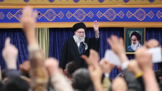 „Halál Amerikára” – skandálták az ajatollah követői, Ali Hamenei üzent Trumpnak
