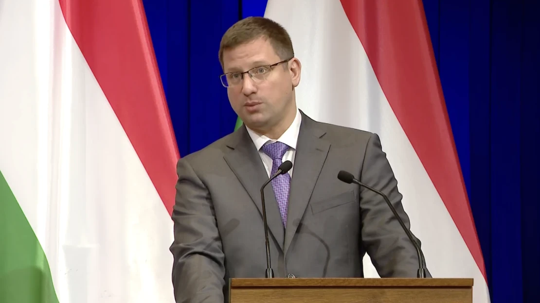 Elárulta Gulyás, hogy a hatalmas havazás ellenére is marad-e a szombati munkanap