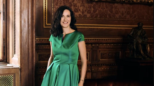 Újabb erős igazolás a Tisza pártnál: a Vodafone-tól érkezik, az egyik legbefolyásosabb nő viszi a külügyet