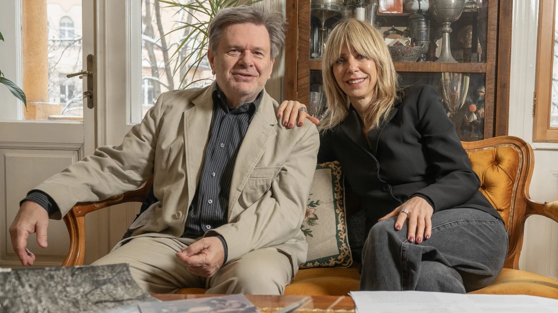 Három hollywoodi film is kijönne belőle. Így élt az első maratont futó magyar nő és a legendás tévés, akiknek a sztorijából lakásszínházi előadás lett