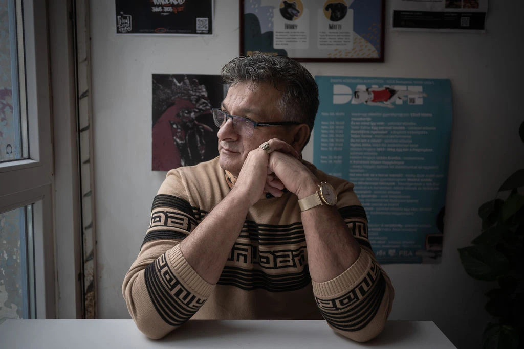 „Sosem kellett hirdetést feladni, hogy gitárost keresek.” A paszabi Ki mit tud?-tól az Arénáig – a Parno Graszt története