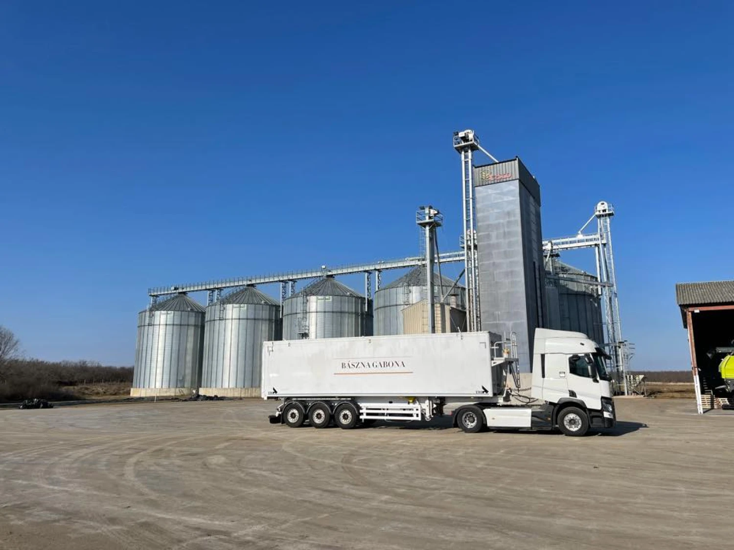 Felszámolás nincs, végrehajtás van. Így áll a milliárdos hiányt felhalmozó, Kósa Lajos rokonához köthető cég ügye