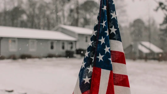 Gyilkos hideg tombol, több százezer háztartás maradt áram nélkül
