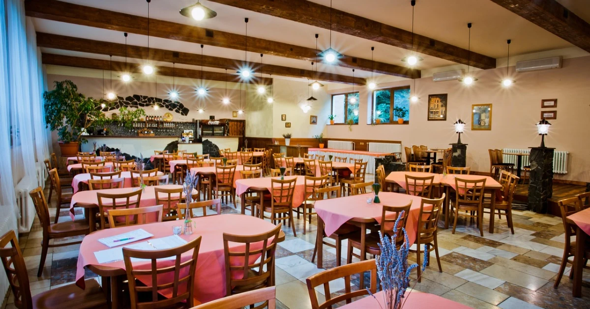 Nagy Márton észrevette, hogy baj van, le is ült összerakni egy csomagot