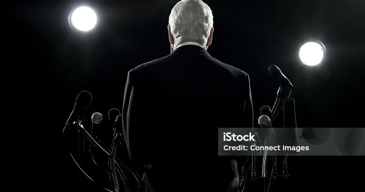 Orvos, informatikus, vagy politikus? Ezekkel a szakmákkal lehet a legtöbbet keresni