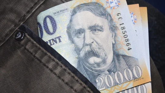 Hetente írták át a költségvetést: így pakolgatta a milliárdokat a távozó kormány