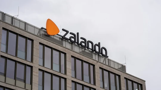 Drasztikus lépés az About Yout felvásárló cégtől: 2700 munkahely kerülhet veszélybe