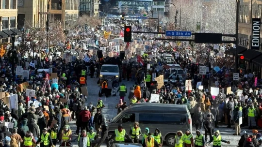 Távozik a határőrség vezetője Minneapolisból – tovább dagad a botrány Alex Pretti meggyilkolása miatt