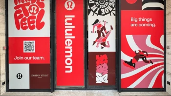 Felkerültek a matricák Budapest egyik legjobban várt boltjának kirakatára, közelebb a nyitás, mint gondolnád!