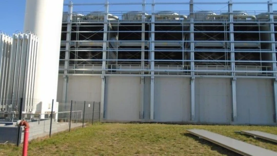 Nem, most nem Göd – akkugyárban keletkezett tűz, és robbanás is volt