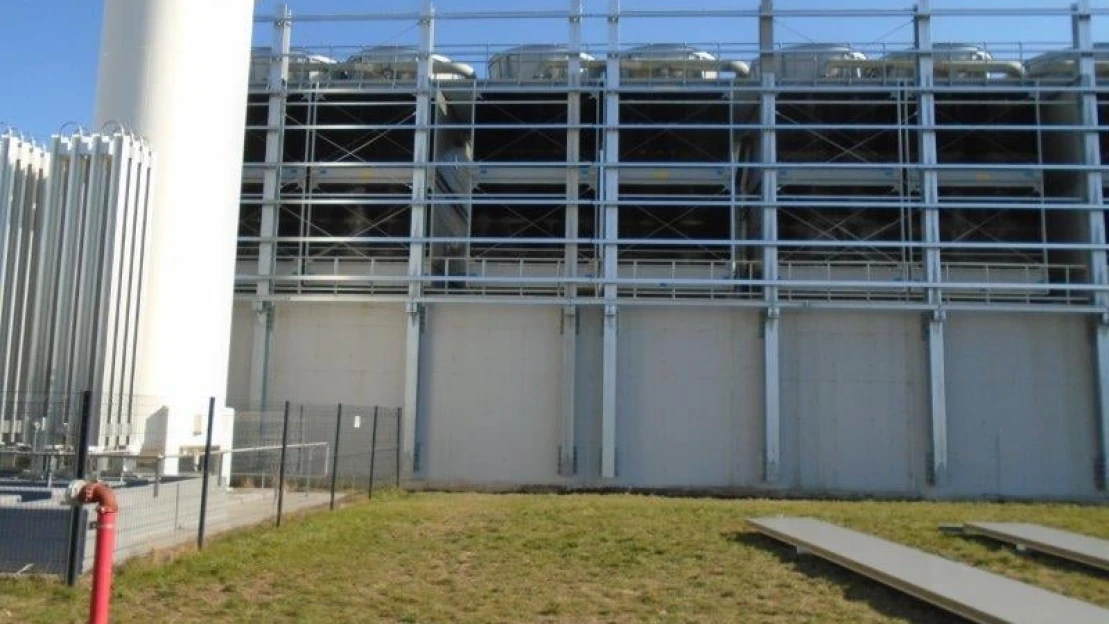 Nem, most nem Göd – akkugyárban keletkezett tűz, és robbanás is volt