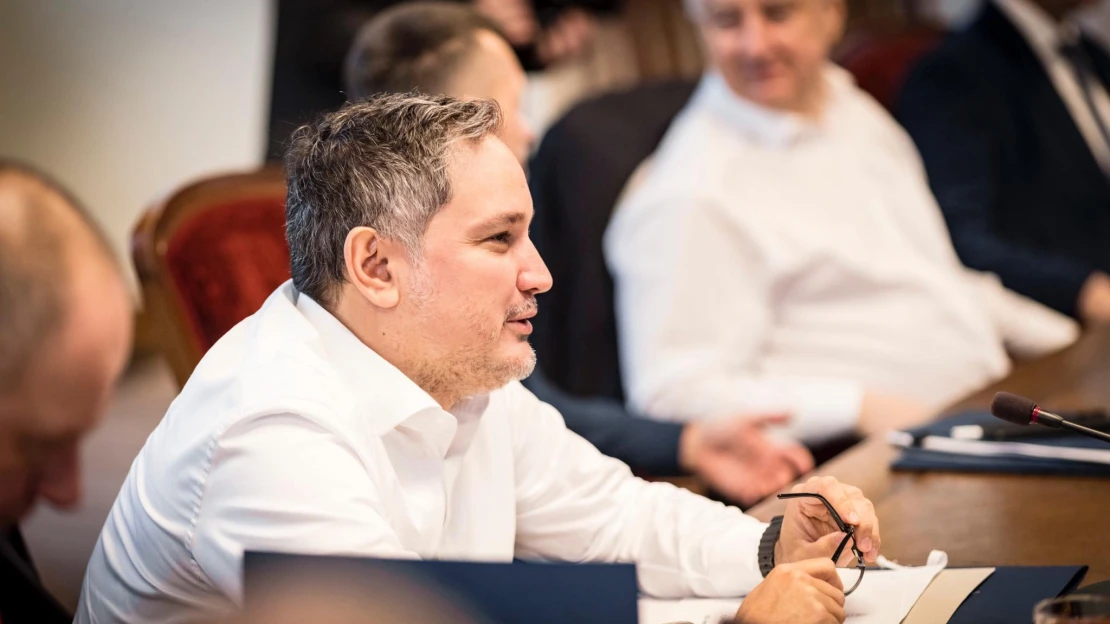 Osztrák párhuzammal és egy 20 éves elemzéssel bizonygatja Nagy Márton, hogy miért jobb a kevesebb bank