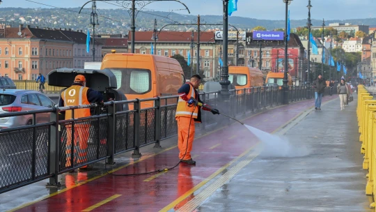 Azonnali hatállyal kirúgták a főváros egyik legnagyobb cégének csaknem teljes belső ellenőrzését, állítja a képviselő