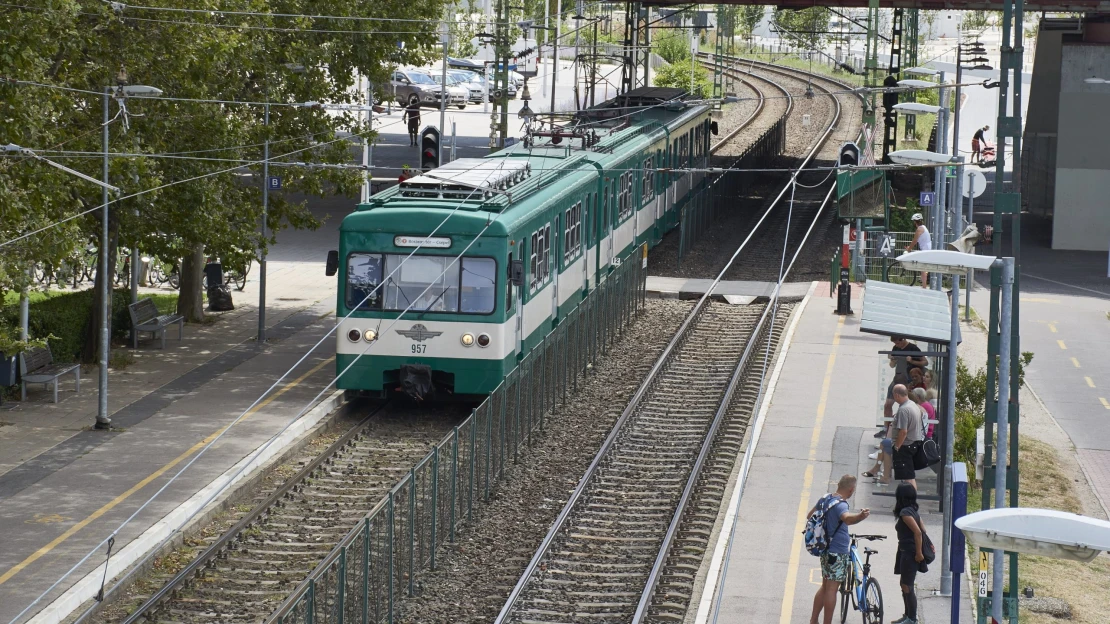 Leselejtezett villamosokkal selejtezné le a főváros a hatvanéves HÉV-szerelvényeket. Az óra ketyeg