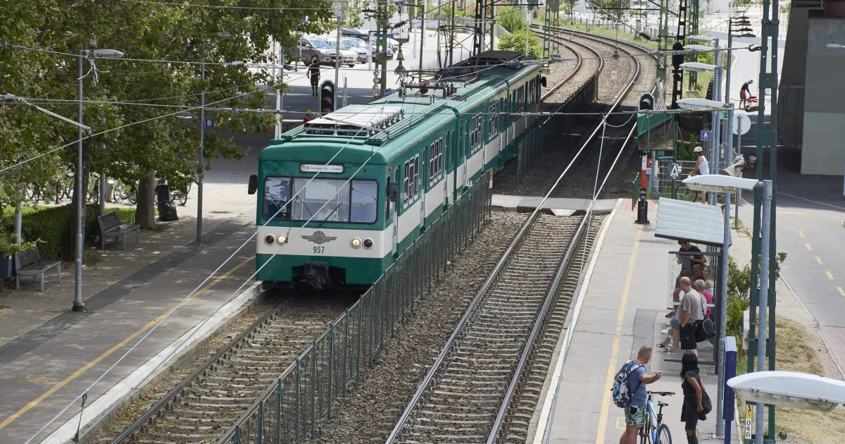 Leselejtezett villamosokkal selejtezné le a főváros a hatvanéves HÉV-szerelvényeket. Az óra ketyeg