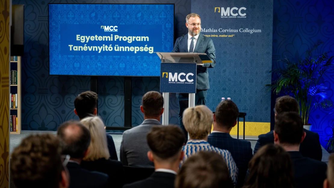 Több száz millió forint mehetett Angliába: kormányközeli szervezet pénzel programokat elit egyetemeken