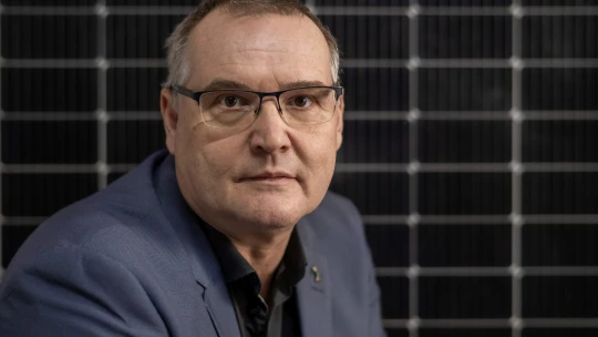 Az ember kifizet napelemes rendszerre ötmilliót, és az addig 50 ezres villanyszámlájából 400 ezer lesz