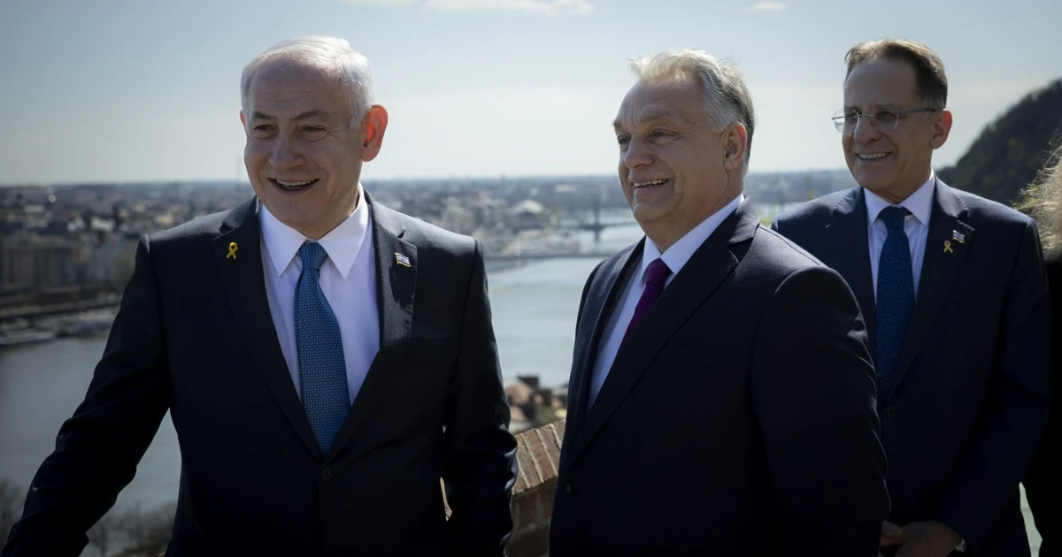 Háborús bűnök miatt körözött politikus jön újra Magyarországra