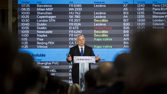 Kitalálod, kinek a társaságában tette le Orbán Viktor az egymilliárd eurós új reptéri terminál alapkövét?