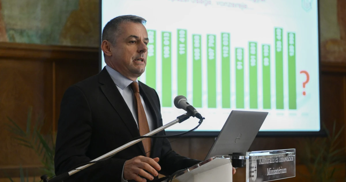 Leszedette a rektor az EU-s zászlókat egy magyar egyetemen