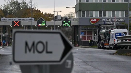 Vészhelyzeti lépés tesz a kormány, Ukrajnára mutogatva nyúlnak hozzá a biztonsági kőolajkészlethez