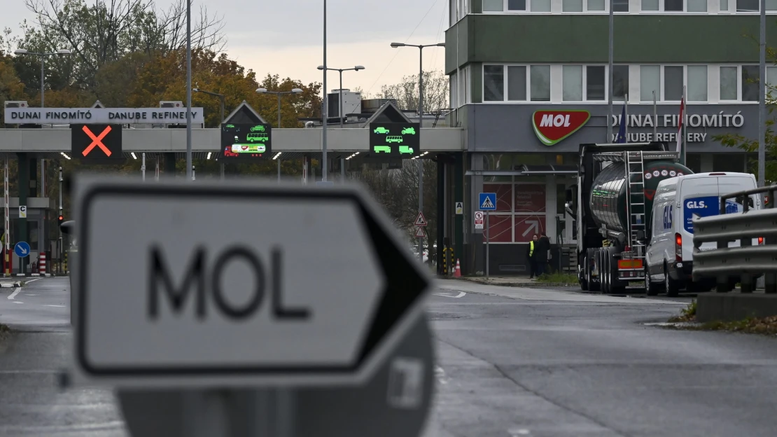 Vészhelyzeti lépés tesz a kormány, Ukrajnára mutogatva nyúlnak hozzá a biztonsági kőolajkészlethez