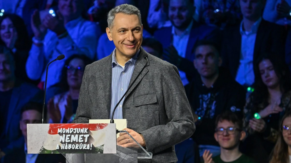 Tippelj, hányan gondolják úgy, hogy Lázár Jánosnak le kellene mondania a vécépucolós kijelentése után!