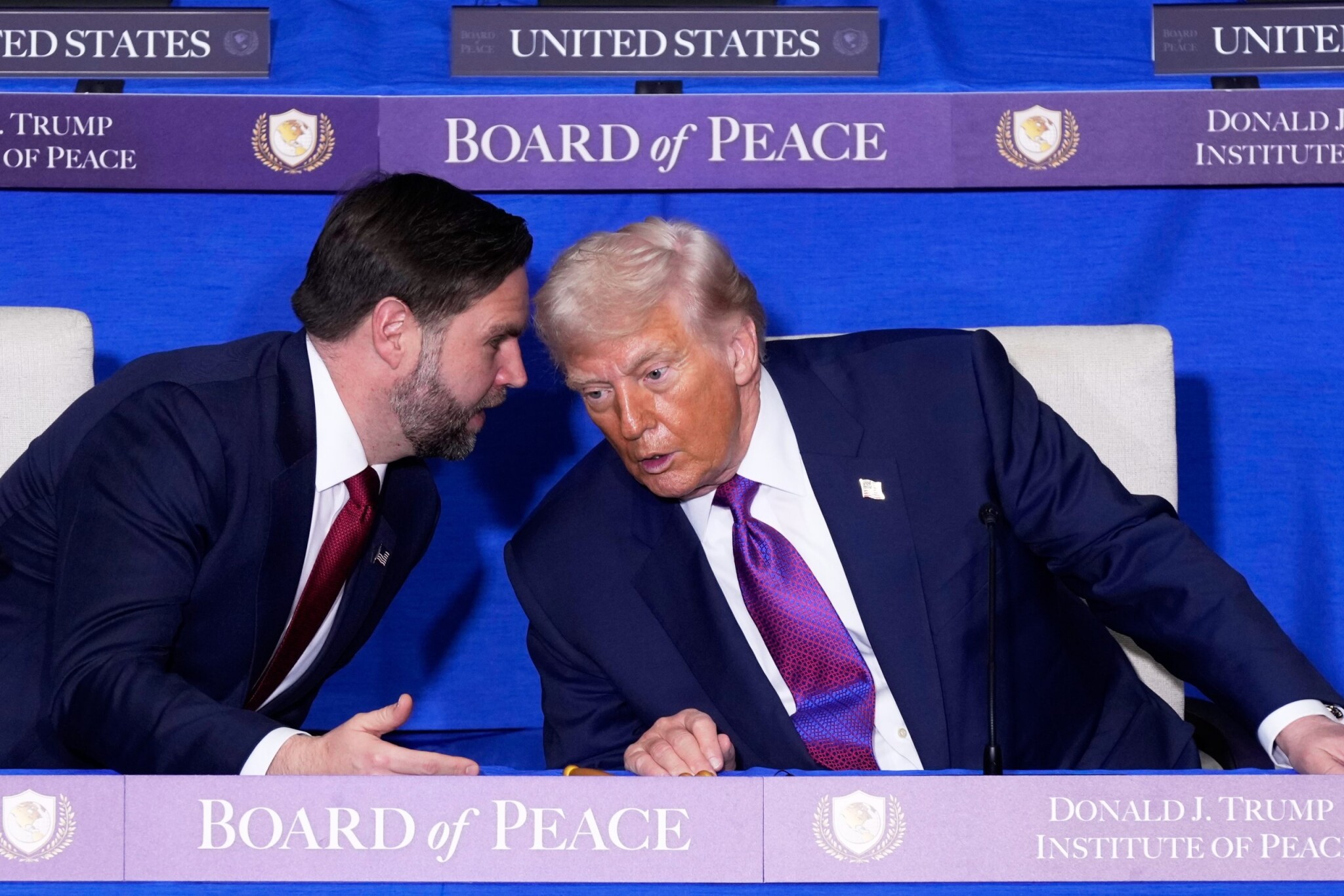 Vámháború: csak idén 14 Mészáros-vagyonnak megfelelő összeget kellett visszatérítenie Trumpéknak