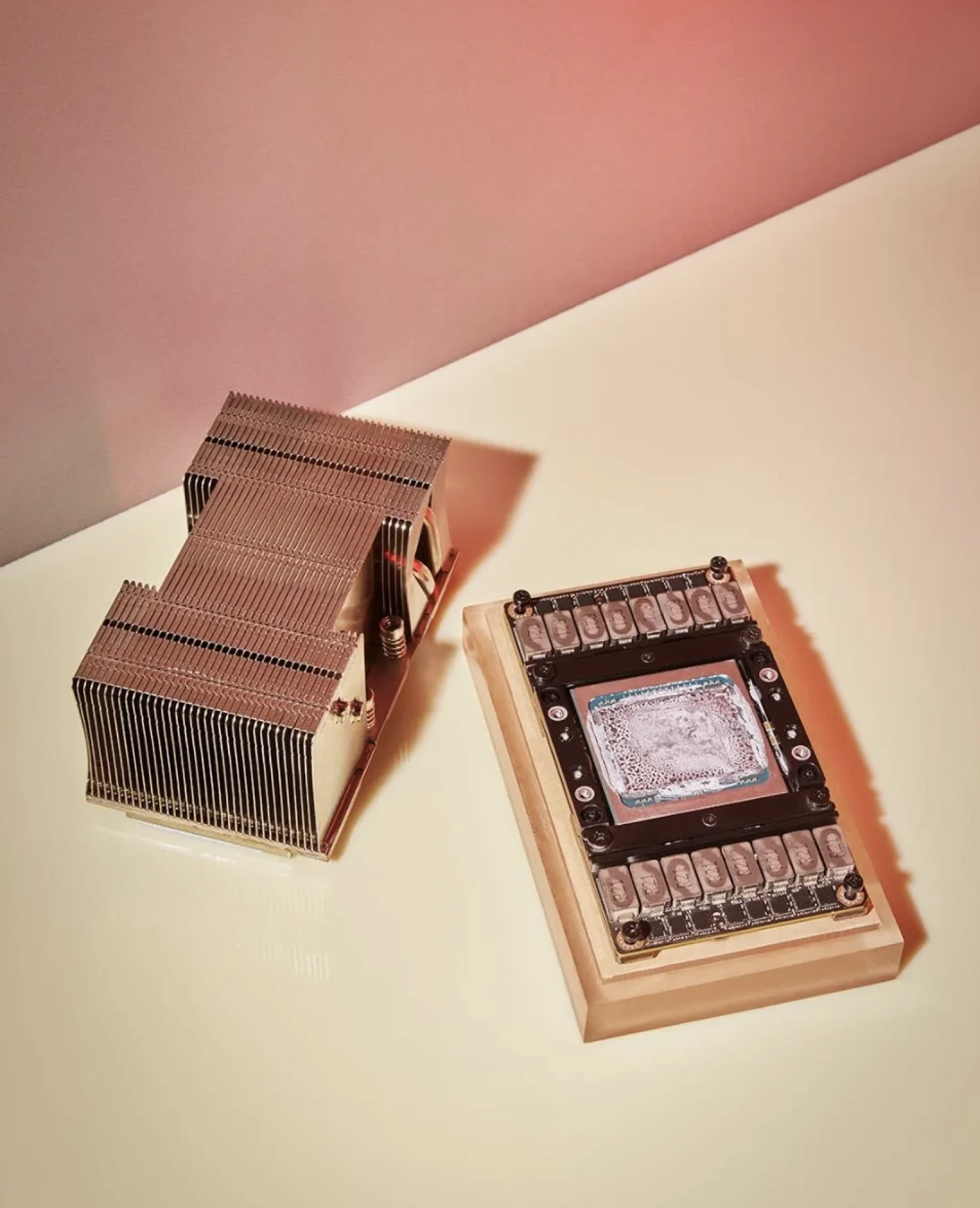 „Jó, hogy lett gyereked, így nem pusztítod el a jövőt.” Ilyen belülről a világ – valószínűleg – legfontosabb elméje, és most elmondja, mire készül