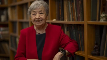 „Te vagy nekünk a remény, hogy ebben az országban úgy is lehet boldogulni, ha valaki nem párttag, és nem mószerol be másokat.” Bányai Éva, a hipnózis élő legendájának kalandos élete