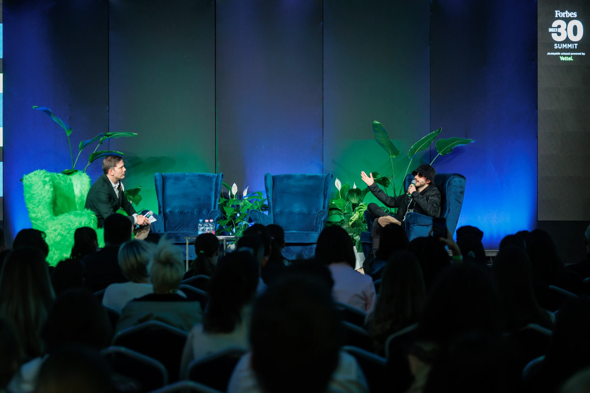 Azahriah a Forbes telt házas eseményén: Pacekok voltunk, nem volt hátradőlős pillanat