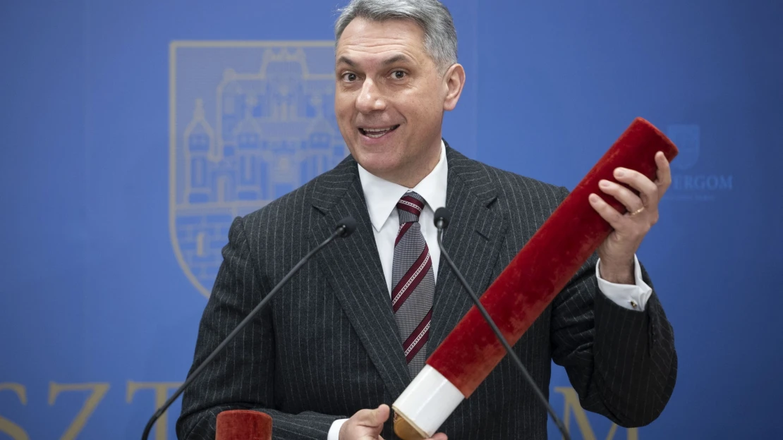 Váratlan összegért kelt el a Lázár János alakú vécékefe