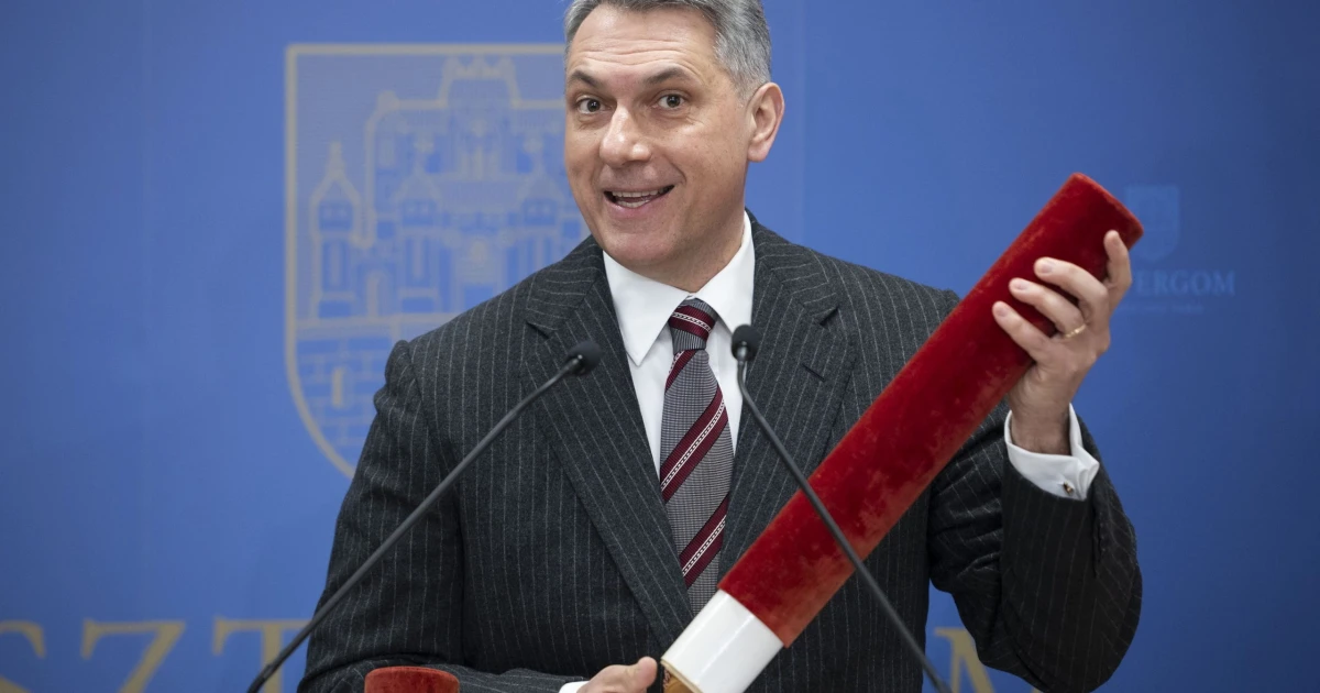 Váratlan összegért kelt el a Lázár János alakú vécékefe