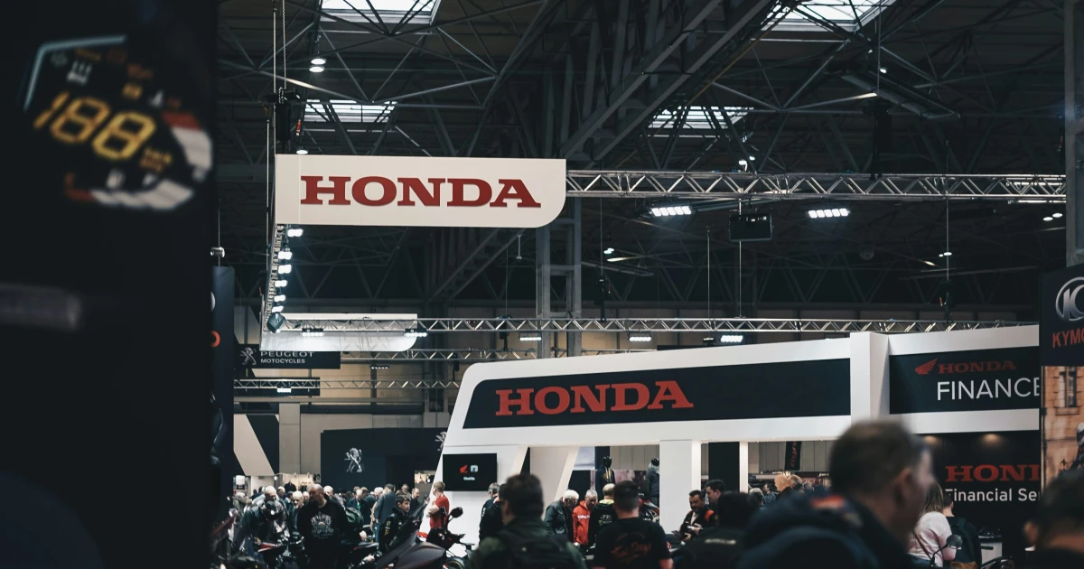 Zsinórban a negyedik éve csökken japán második legnagyobb autógyártójának üzemi eredménye