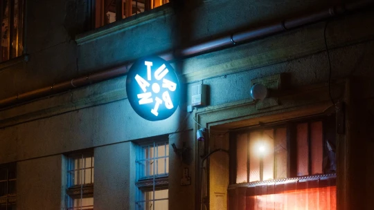 A vegzálás folytatódik: újabb népszerű budapesti szórakozóhelyet záratott be a rendőrség