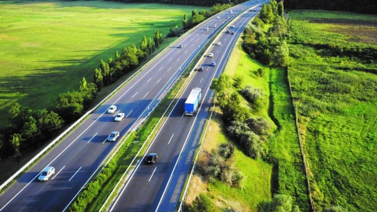 Ki nem találod, honnan hordják a követ az M1-es autópálya bővítéséhez