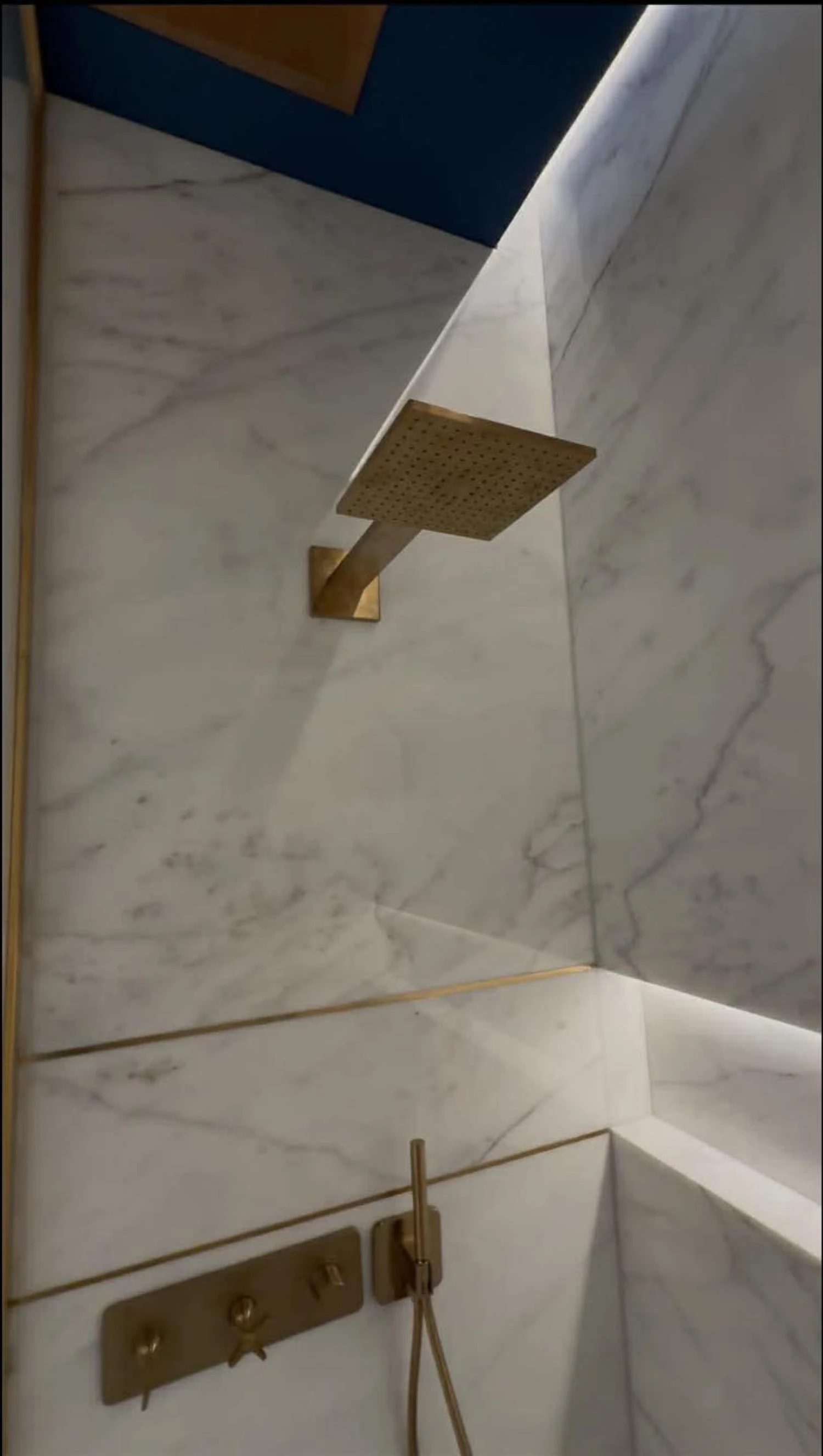 Ahova Matolcsy is gyalog járt: így néz ki a jegybank 30 milliós luxusmosdója