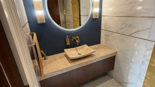 Ahova Matolcsy is gyalog járt: így néz ki a jegybank 30 milliós luxusmosdója