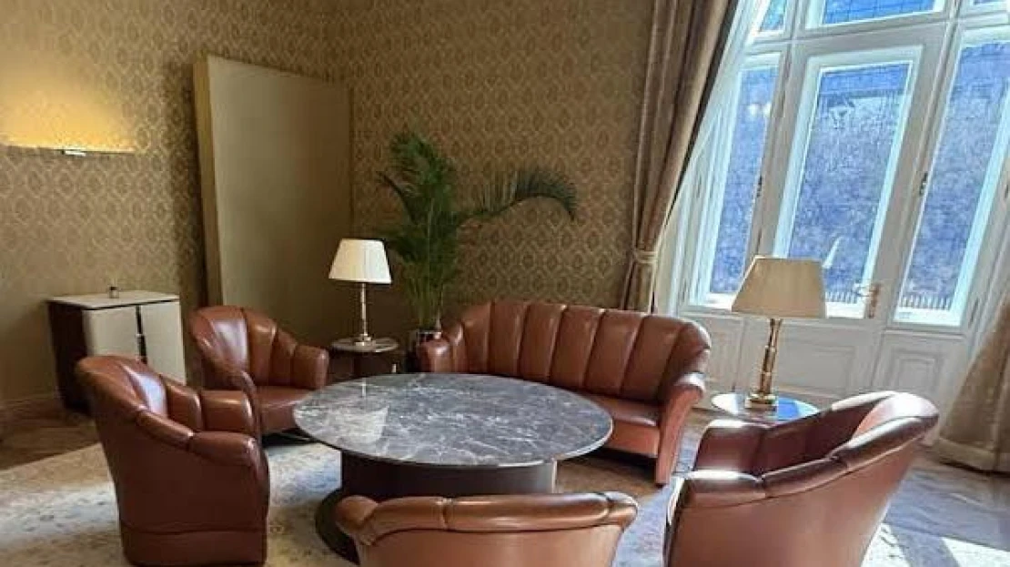 Családi ház árát költötték a jegybank egy-egy szobájára