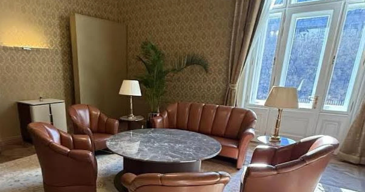 A jegybank luxusmosdója után fotókon a szivarszoba és a könyvtár