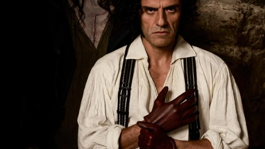 Pécsi kesztyűkkel nyerte meg az idei jelmeztervezési Oscar-díjat a Frankenstein