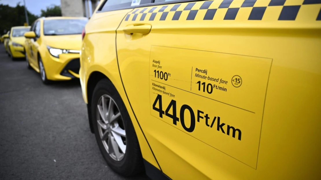Hétből egy taxis megbukott az ellenőrzésen, egy sofőrt el is fogtak a rendőrök