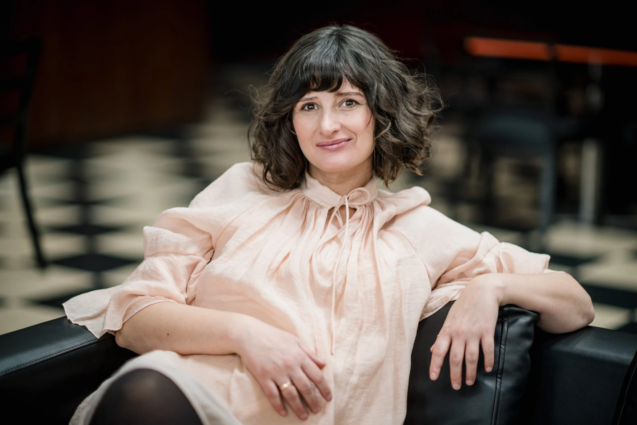 A nő, akitől a színeket kérdezik – pedig az egészet átlátja. Cseh-Tőrös Ágnes csendesen lett az egyik legizgalmasabb fiatal építész