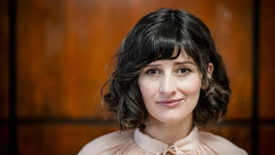 A nő, akitől a színeket kérdezik – pedig az egészet átlátja. Cseh-Tőrös Ágnes csendesen lett az egyik legizgalmasabb fiatal építész