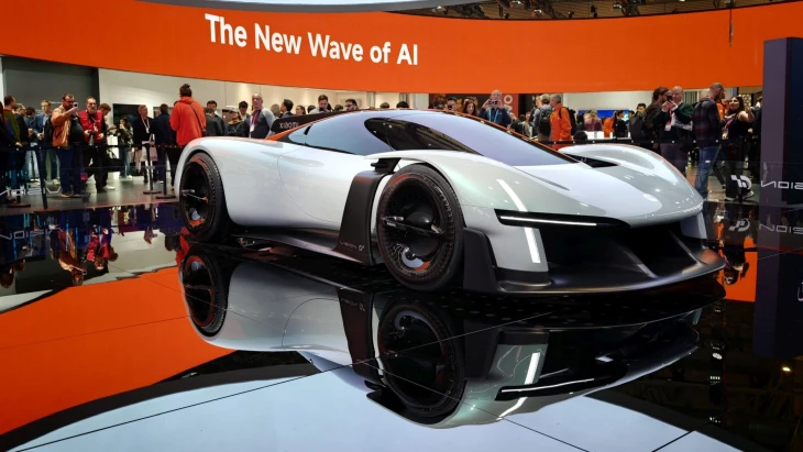 A high-tech sportautótól az AI-zsebszámítógépig – öt szuperkütyü, amit az egyik legfontosabb tech kiállításon láttunk