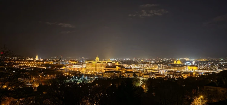 Kezünkben az év legkülönlegesebb telefonja_6