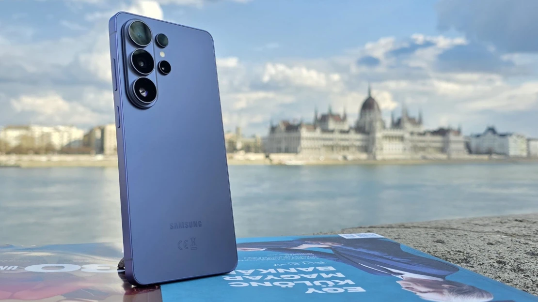 Kezünkben az év legkülönlegesebb telefonja