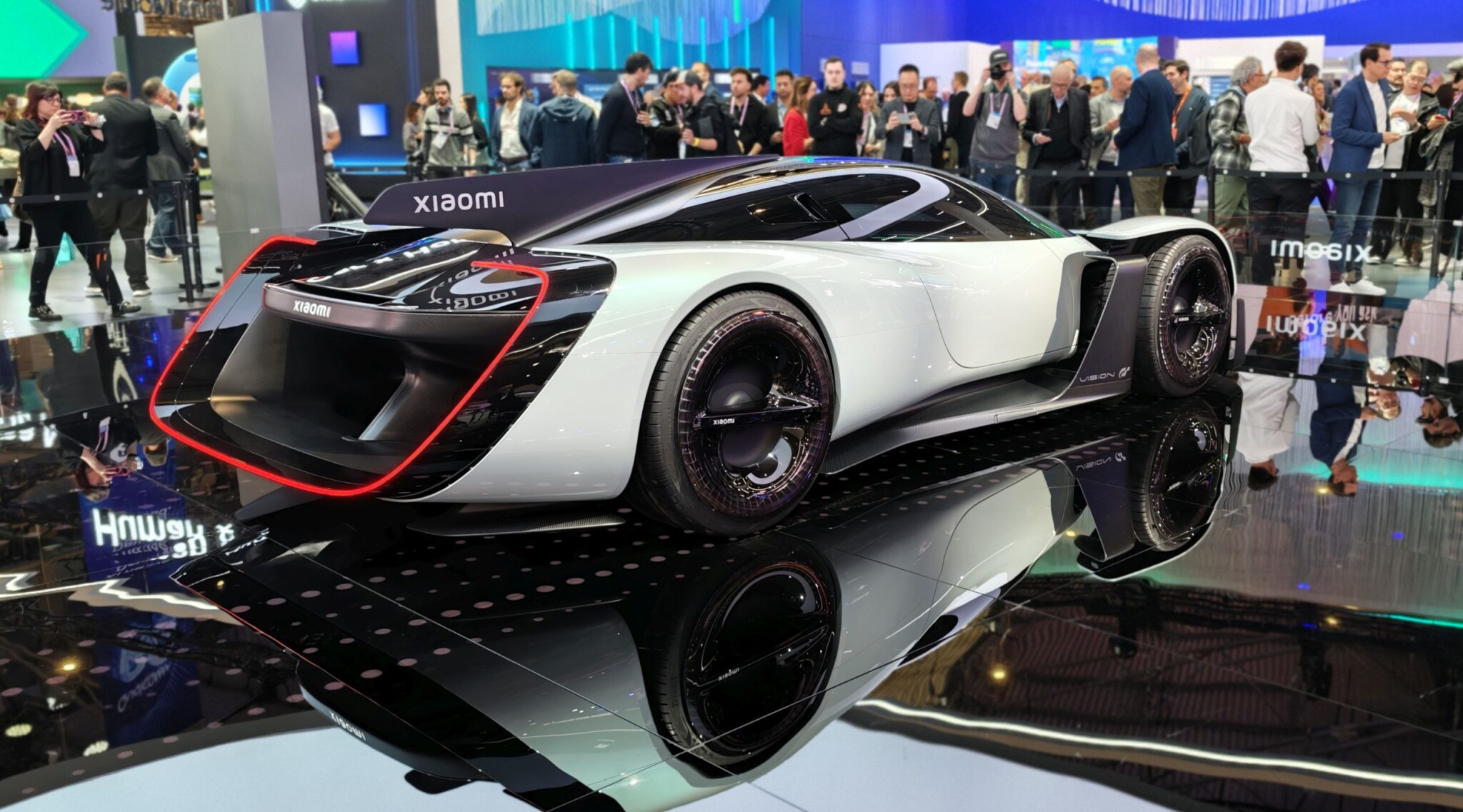A high-tech sportautótól az AI-zsebszámítógépig – öt szuperkütyü, amit az egyik legfontosabb tech kiállításon láttunk